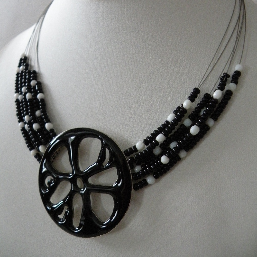 Vintage Chico's Enamel Abstract Flower Pendant Black White Beaded Wire Necklace